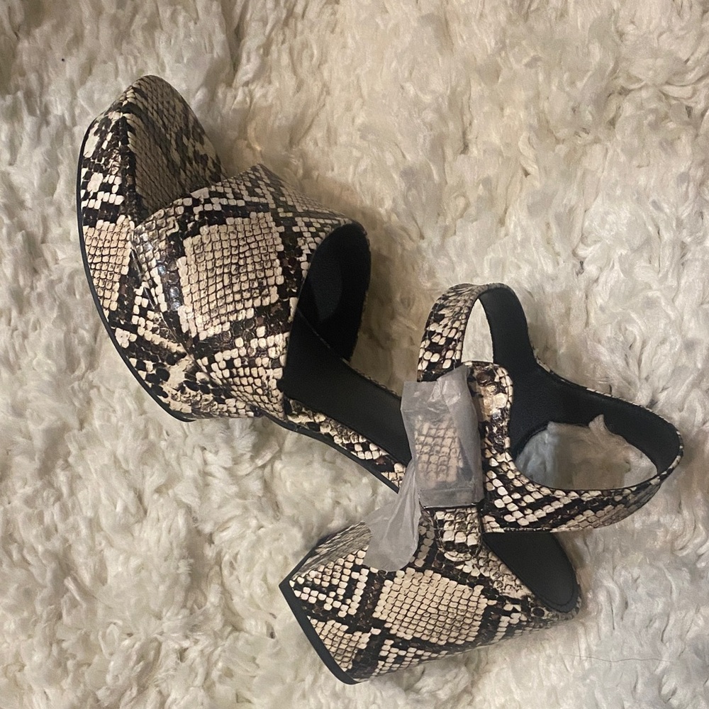 Amazon Essentials Black and Cream Snakeskin Platform Heels